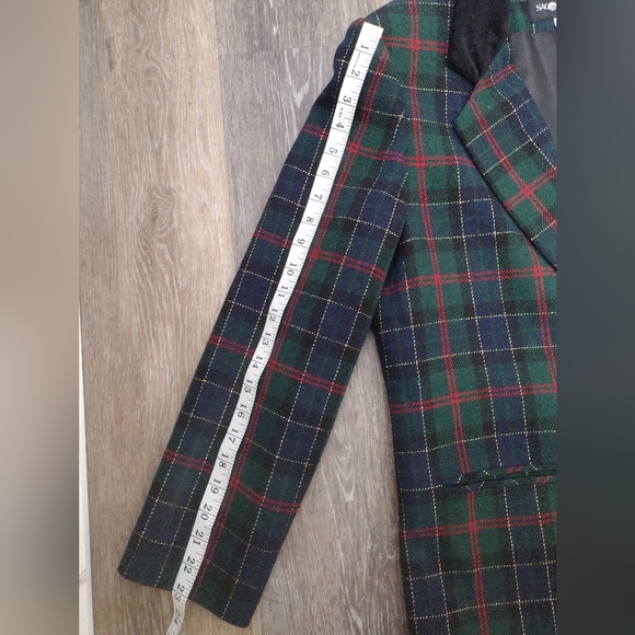 Sag Harbor plaid wool blend with velvet collar blazer - Picture 5 of 5